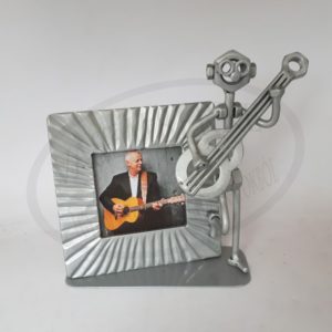 Gitáros kis fényképkerettel