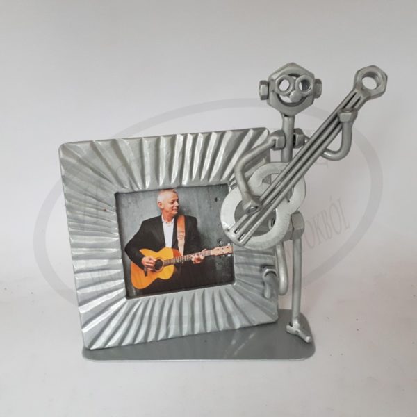 Gitáros kis fényképkerettel