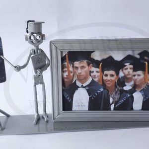 Frissen diplomázott fizikus