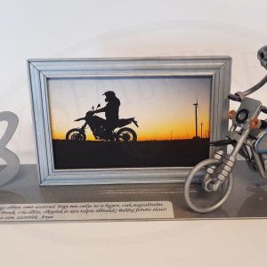 Cross motor fényképkerettel