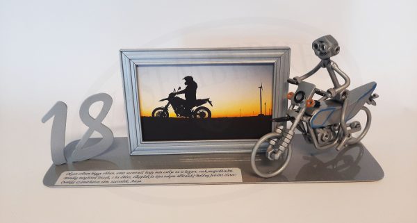 Cross motor fényképkerettel